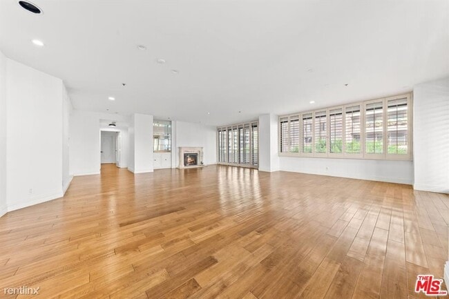 Building Photo - 2 br, 2.5 bath Condo - 10560 Wilshire Blvd...