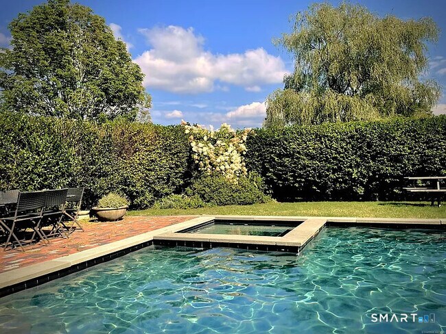 Foto del edificio - 187 Old Mt Tom Rd