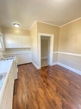 Building Photo - 217 W Irving Ave