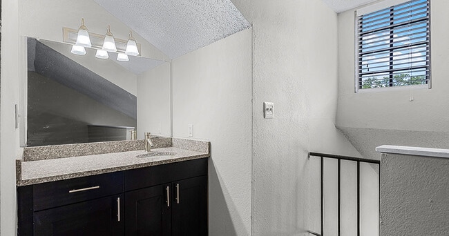 Building Photo - The Oaks of Woodland Park Apartments