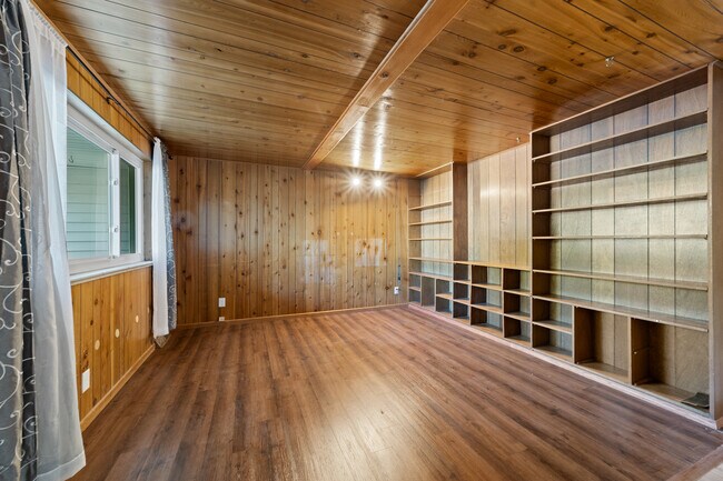 Building Photo - 554 Quentin St