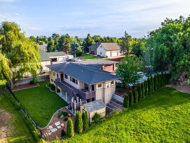 Foto del edificio - 638 N Edgewood Ln