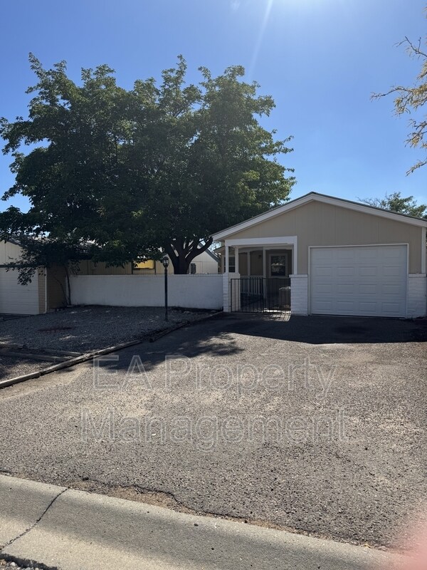Foto del edificio - 4830 Aquamarine Dr NE