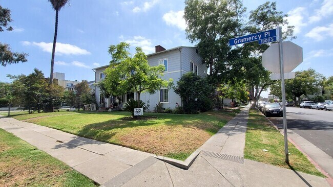 Foto del edificio - 2452 W 18th