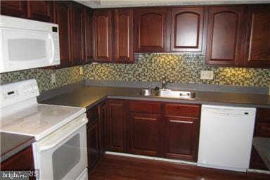 Foto del edificio - 2941 Paddock Wood Ct