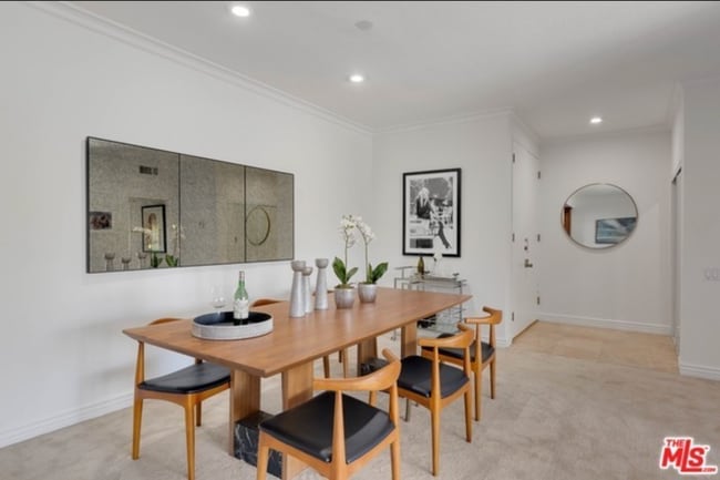 Building Photo - 612 S Barrington Ave