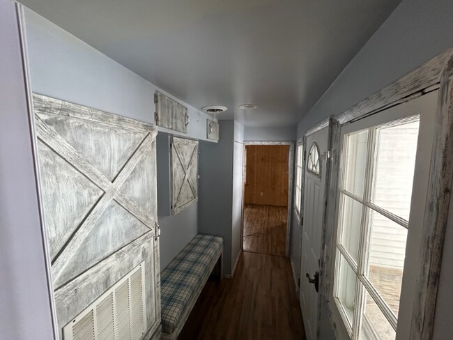 Foto del edificio - 102 S Main St