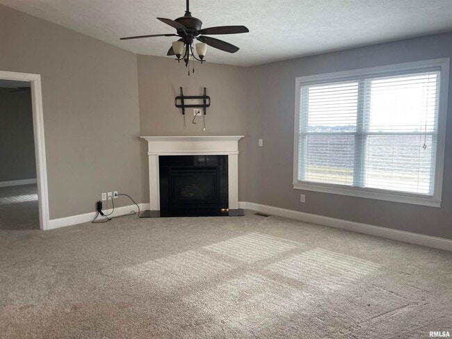 Building Photo - 700 Garvey Ln