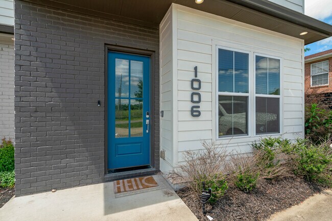 Building Photo - 1006 Free Silver Rd