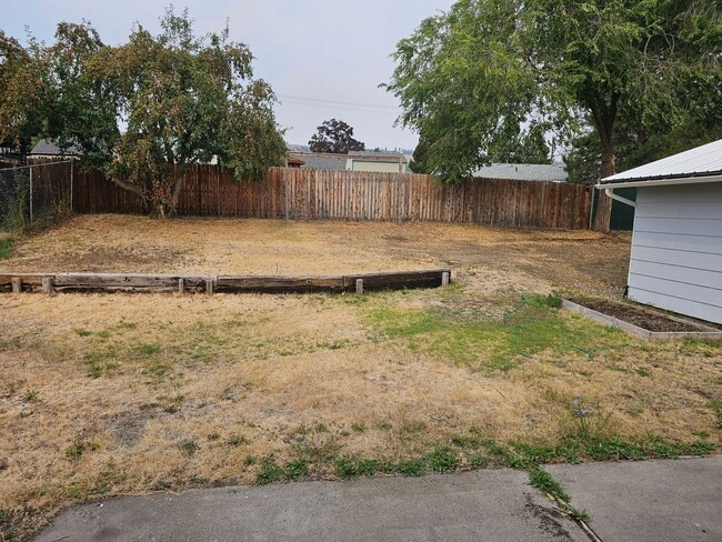 Building Photo - 208 Aquarius Way