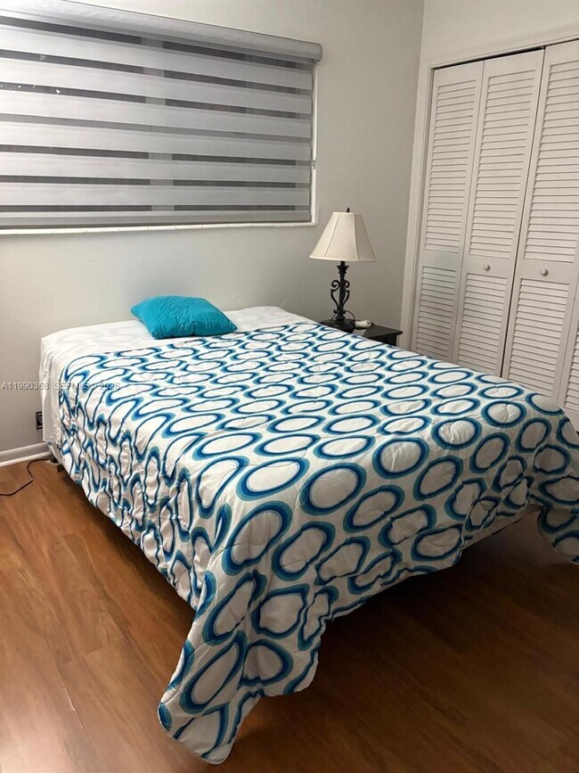 Foto del edificio - 609 NE 6th Ct