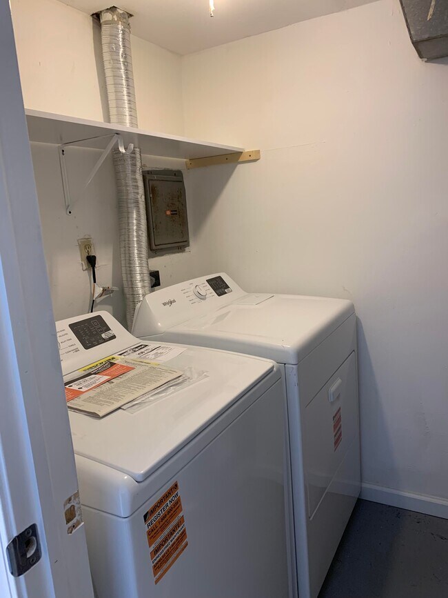 Building Photo - 7752 Montgomery Rd