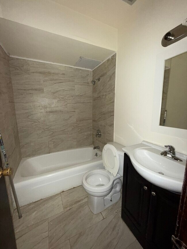 Foto del edificio - 7745 Adams St