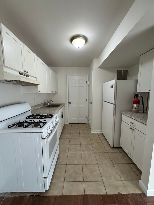 Foto del edificio - 9225 Bridle Path Ln