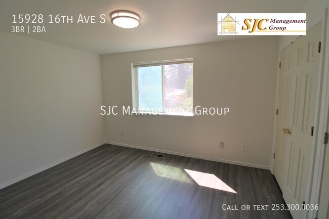 Foto del edificio - Three bedroom 1.5 bath duplex in Spanaway ...