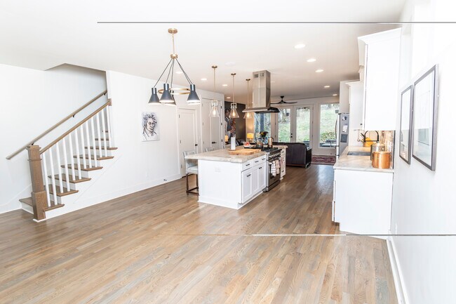 Foto del edificio - 5821 Maxon Ave