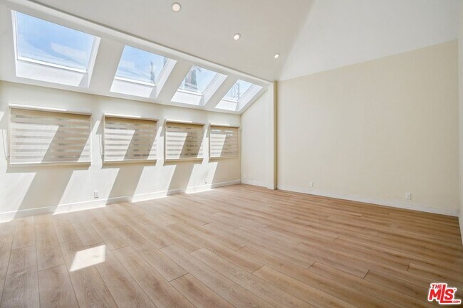 Foto del edificio - 5131 Campo Rd