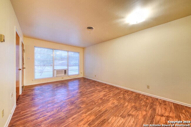 Foto del edificio - 3 Bedroom/2 Bath Terrell Hills Subdivision