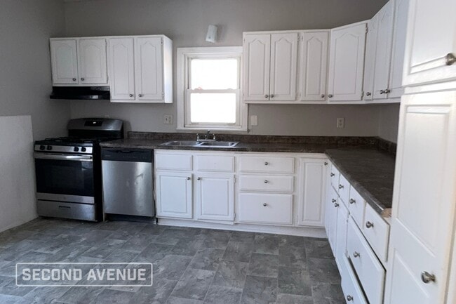 Building Photo - 1115 Oneida Ave