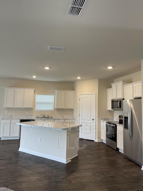 Building Photo - 2555 Oak Strm Dr