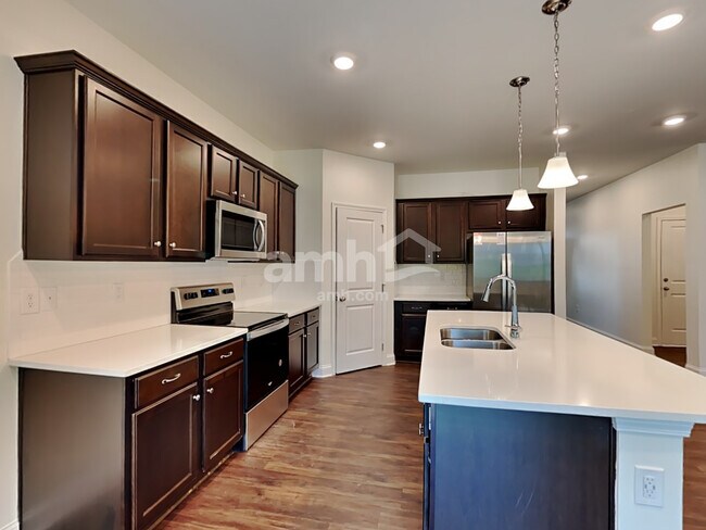 Building Photo - 719 Carnaby Ln