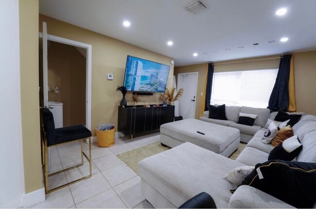 Foto del edificio - 6611 Winfield Blvd