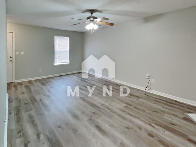 Building Photo - 3806 Sungrove Cir E
