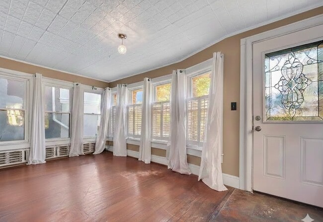 Building Photo - 227 Stephen Ave