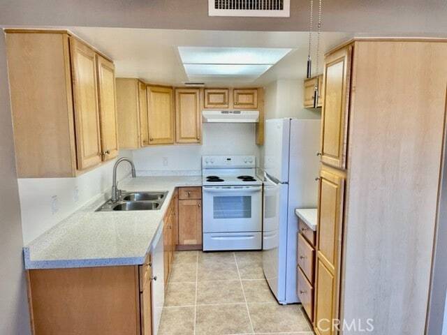 Foto del edificio - 51080 Eisenhower Dr