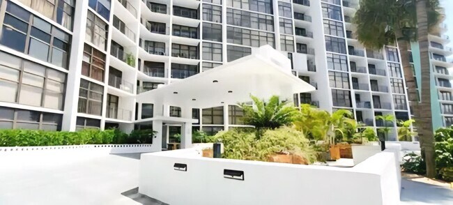 Foto del edificio - 200 Leslie Dr