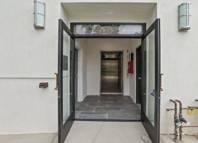 Foto del edificio - 5432 Hermitage Ave