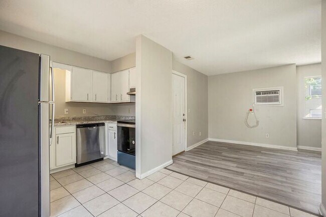 Foto del edificio - Charming, fully remodeled 2-Bed/1-Bath Par...