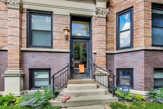 Building Photo - 3740 N Wilton Ave