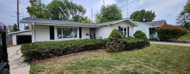 Building Photo - Beautiful 3 Bedroom 1 Bath 1550.00