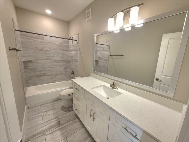 Foto del edificio - 1720 Crestdale Dr