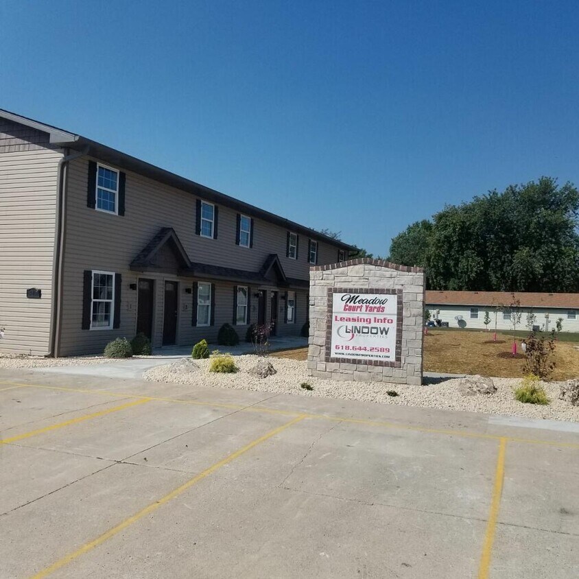 Primary Photo - 415 Meadow Dr