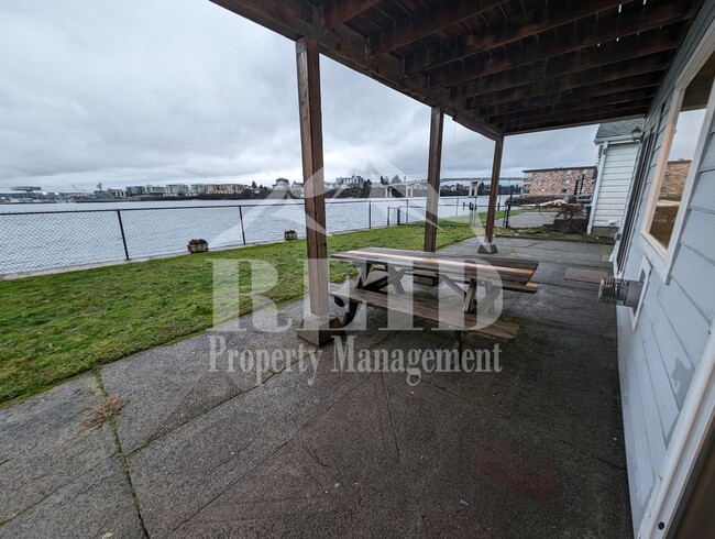 Photo - 305 and 307 Shore Drive Apartment