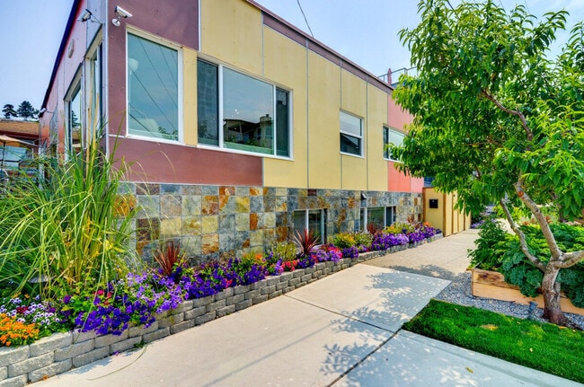 Building Photo - 2430 Alki Ave SW