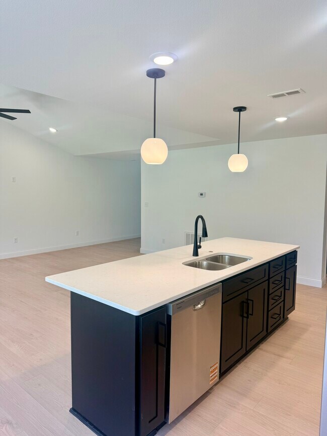 Foto del edificio - 123 Beechwood Ln