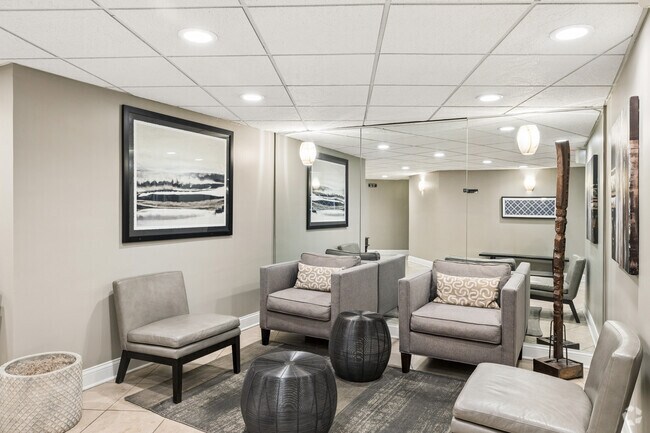 Foto del vestíbulo - Butterfield Towers Apartments