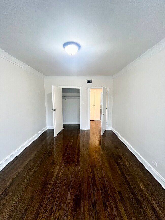 Foto del edificio - 3705 W Division St