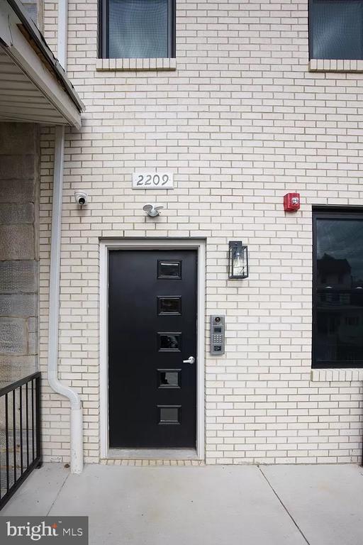 Building Photo - 2209 W Venango St