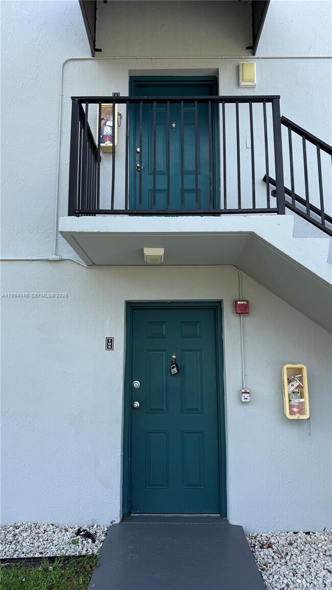 Foto del edificio - 7210 NW 179th St