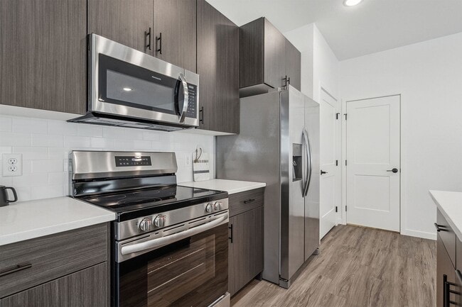 Building Photo - Avalon Apartments & Townhomes