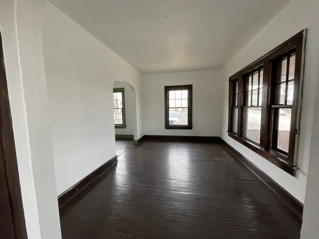 Building Photo - 96 E 4th St