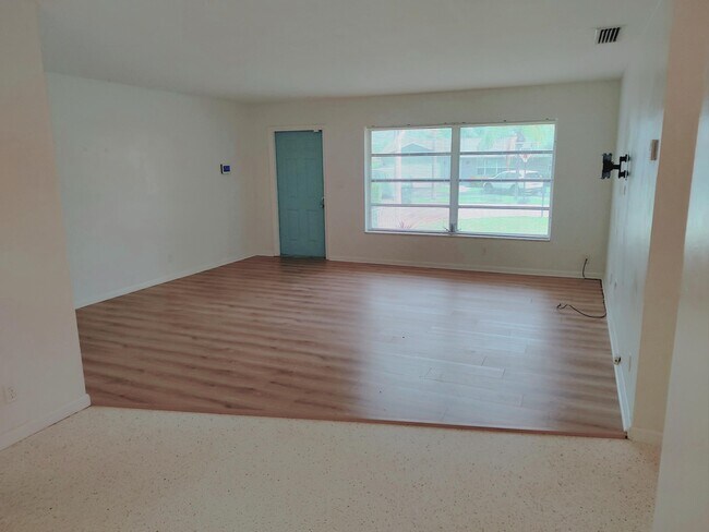 Foto del edificio - 4899 NW 5th Ave
