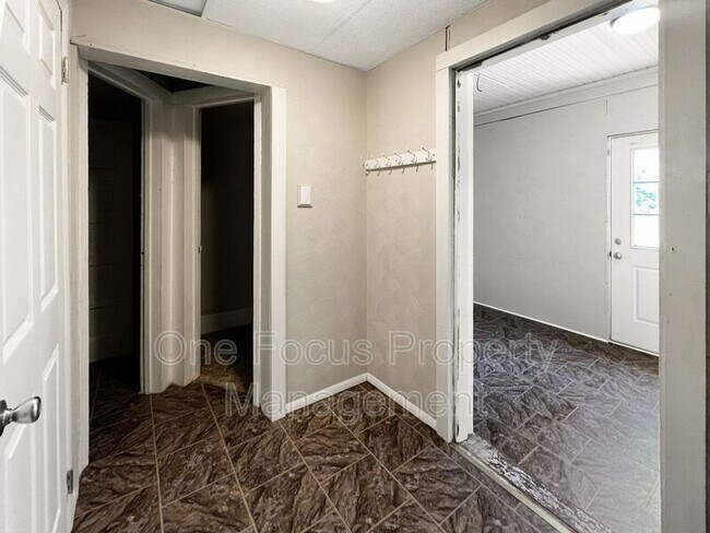 Foto del edificio - 200 Danis St