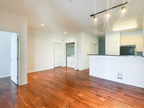 Building Photo - 1121 40th St