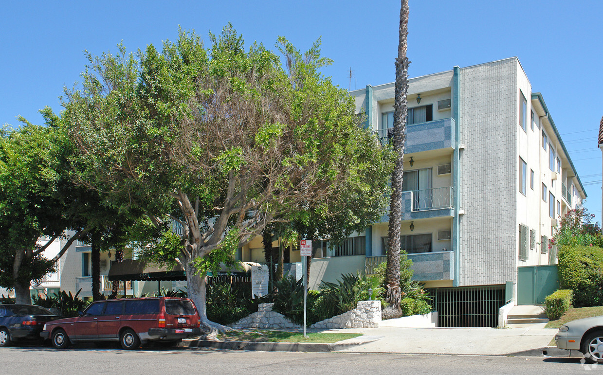 Building Photo - North Hayworth Apartments