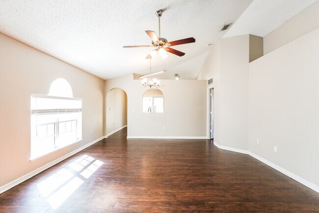 Foto del edificio - 2688 Whispering Trails Dr